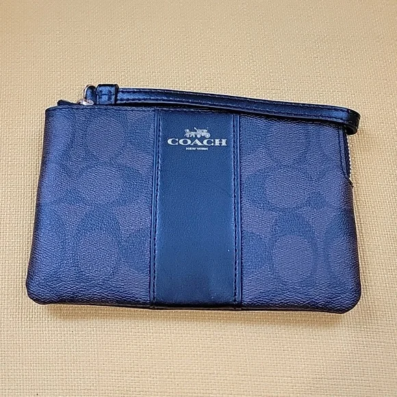 Coach Set - Picture 2 of 9